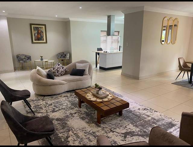 6 BEDROOM HOUSE FOR SALE IN MIDSTREAM ESTATE